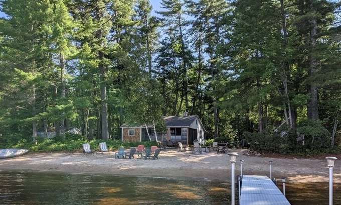 Center Ossipee Cabaña | Ossipee Lake-Front Cottage On Beautiful Beach with Mountain Views