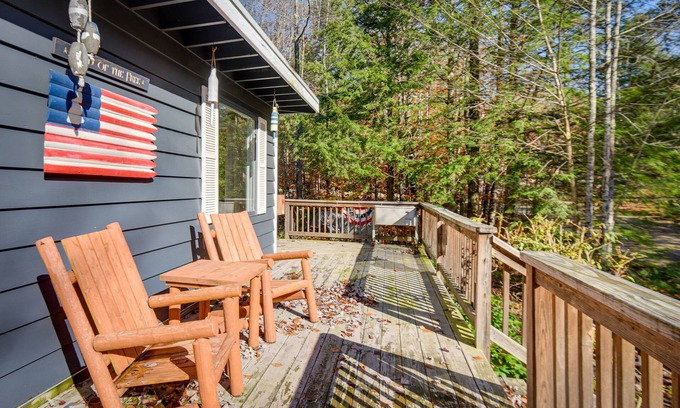 Freedom Cabina | Ossipee Lake Retreat ~ 7 Mi to King Pine Ski Area!