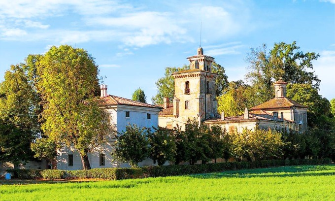 Casteldidone Hostal | Ostello Castello Mina Della Scala