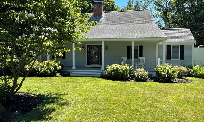 Osterville Casa | Osterville Gem with Central A/C and Walking Distance to Joshua’s Pond!