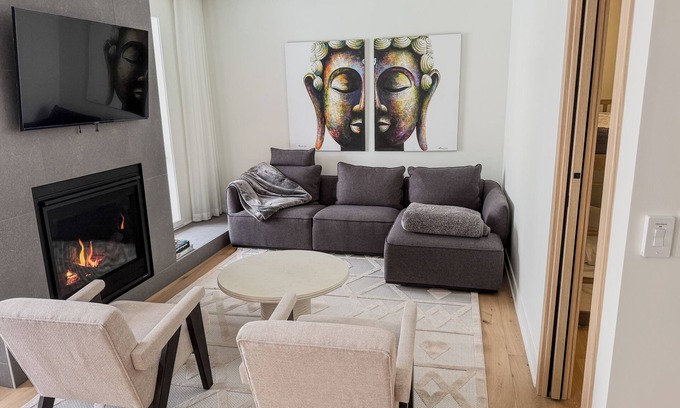 Versant Soleil Condominio | Ostrya Luxury Condo – Steps from the Slopes!