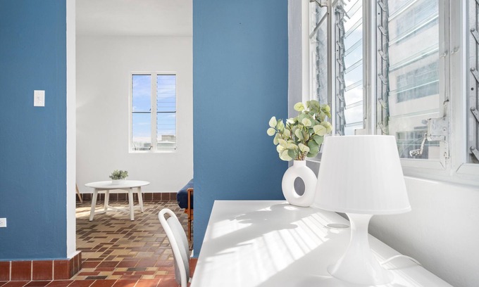 Sagrado Corazon Apartamento | Otium Rentals Plush King Bed Pacman Arcade