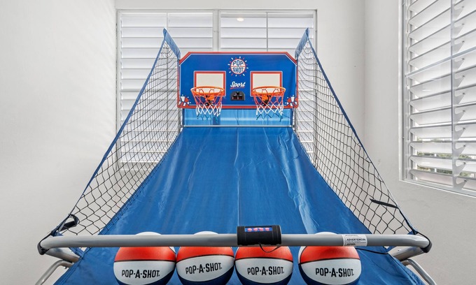 Sagrado Corazon Apartamento | Otium Rentals San Juan City Apartment w Basketball Arcade