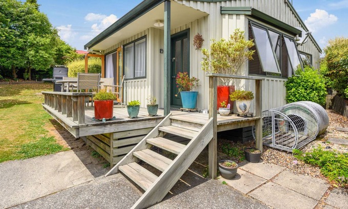 Springfield Casa | OTONGA COTTAGE - ROTORUA HOLIDAY HOME, pet friendly in Rotorua