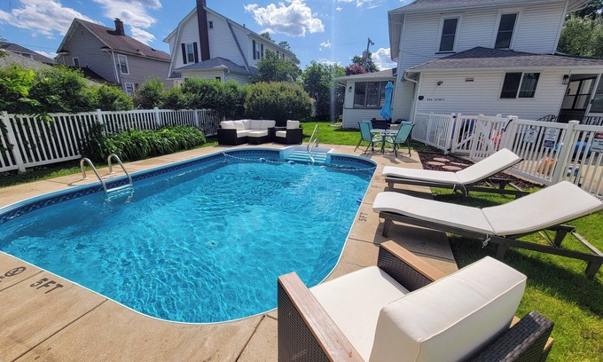 Ottawa Casa | Ottawa Oasis! Pool, Game room, Pet Friendly!