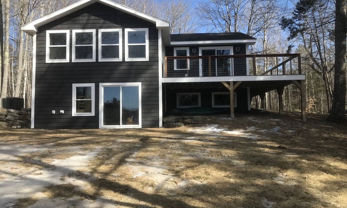 Nobleboro Casa | “Otter Getaway” Cozy Damariscotta Lake Year Round Cottage