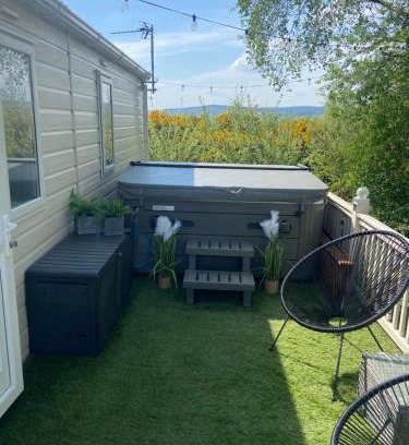Swarland Complejo | Otters Rural Retreat - Private Hot-Tub & Free Golf for guests included