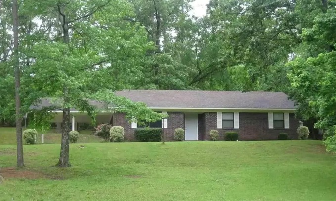 Mena Casa | Ouachita Basecamp