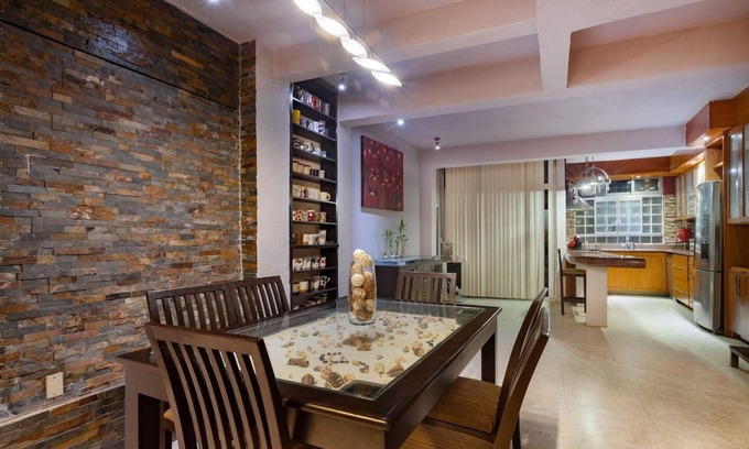 Lázaro Cárdenas Casa | Our casa is your casa