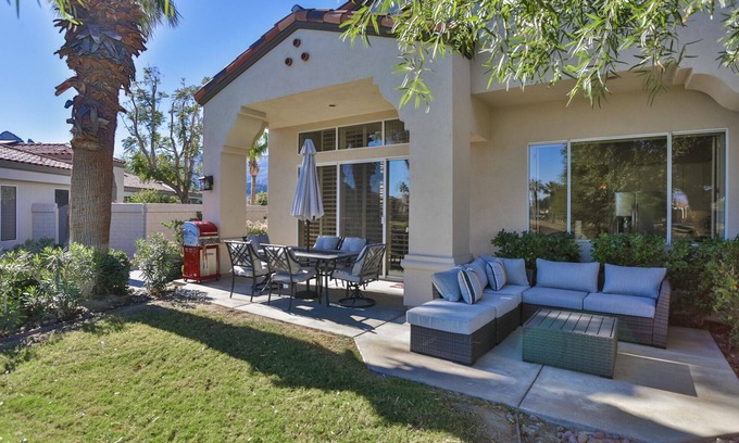 La Quinta Condominio | Our Cozy Desert Piece of Paradise. PGA West golf course frontage.