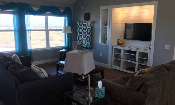 Lockhart Apartamento | Our Cozy, Quiet, Comfortable place in the Country - 2 Bedroom 900 sq ft.