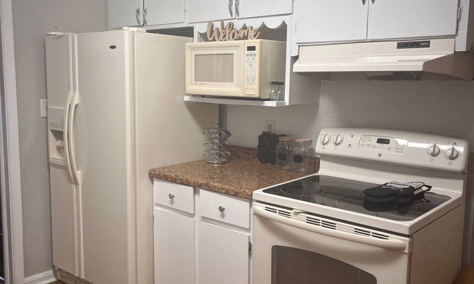 Milbank Apartamento | Our digs on Diggs in Milbank - Duplex 2 bed/2 bath, Close to park, ball diamond