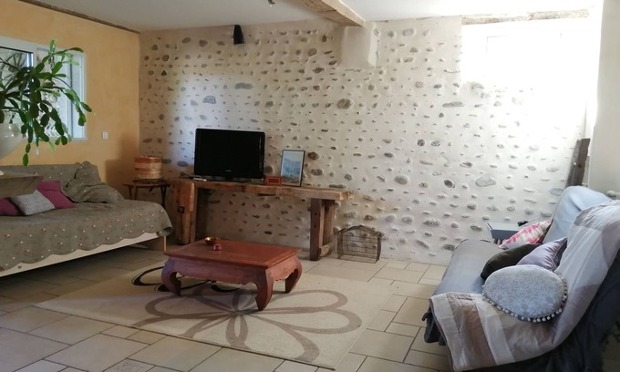 Laloubere Casa | Nuestra casa rural les da la bienvenida frente a la cadena de los Pirineos.