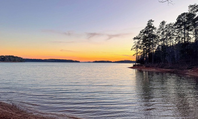 Anderson Condominio | “Our Happy Place” on Lake Hartwell: Ready for you to relax and unwind!