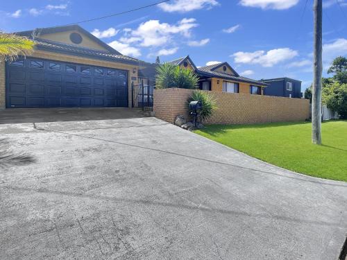 Batehaven Casa | Our Haven: 4-Bed Escape Near Beach & Mogo Trails