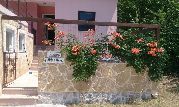 Slivno Casa | Nuestra casa está en un pequeño pueblo a orillas del lago ya 4 km de la playa.