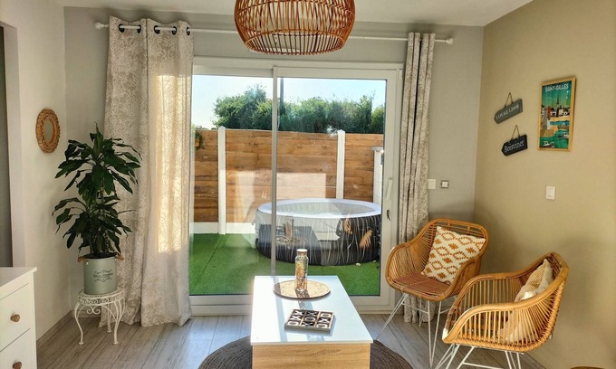 Commequiers Cabina | Our little cocoon, SPA, 15min from the beaches, Commequiers