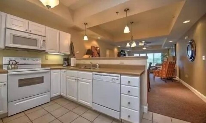 Bluff City Condominio | Our lovely condo is across the road from Bristol Motor Speedway .