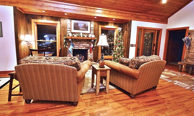 Sapphire Casa | Our Mountain Oasis - Where Christmas Is All Year - Single Story - Pet Friendly