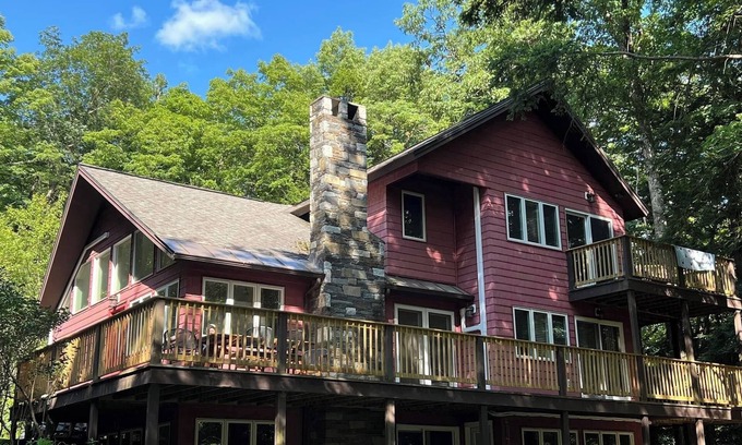 West Hartford Casa | Our Quechee Escape: Spacious 5 - bedroom home in breathtaking central Vermont