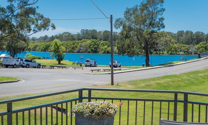 Laurieton Casa | Our View - 3 bedroom holiday home in laurieton, guest wifi available