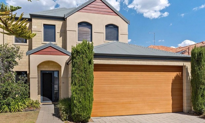 Halls Head Casa | Oursiesta - On the Estuary Waterfront in Halls Head