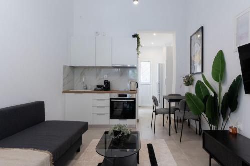 Vyronas Apartamento | Ousakiou Studio by Staycom