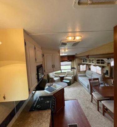 Peletier Casa | Outback Fifth Wheel at Seaside Cottages