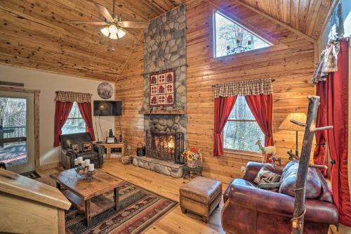 Sautee Nacoochee Casa | Outdoor Adventure - Charming Cabin with Hot Tub