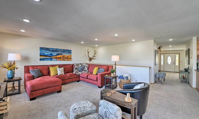 Lander Casa | Outdoor Enthusiasts' Retreat w/ Hot Tub, Deck