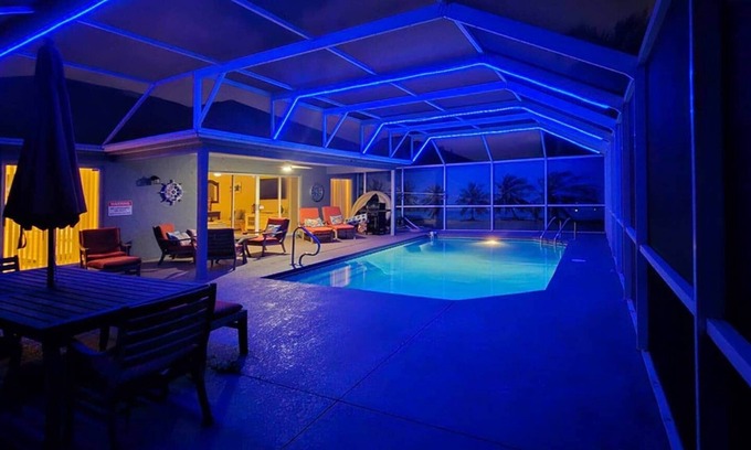 The Villages Casa | Private Pool, Golf Cart, & Pet Friendly. Close to Golf and Town Squares.
