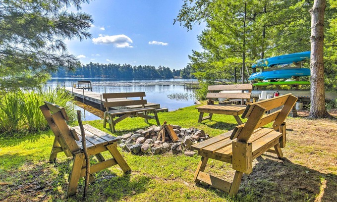Arbor Vitae Cabina | Outdoor Lover's Paradise w/ Dock & Fire Pit!