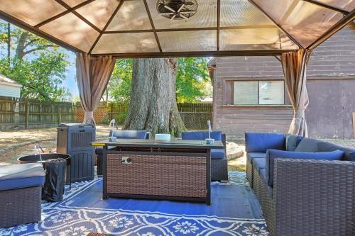 East Memphis Casa | Outdoor Oasis! Connected To Green Line & Shelby Farms
