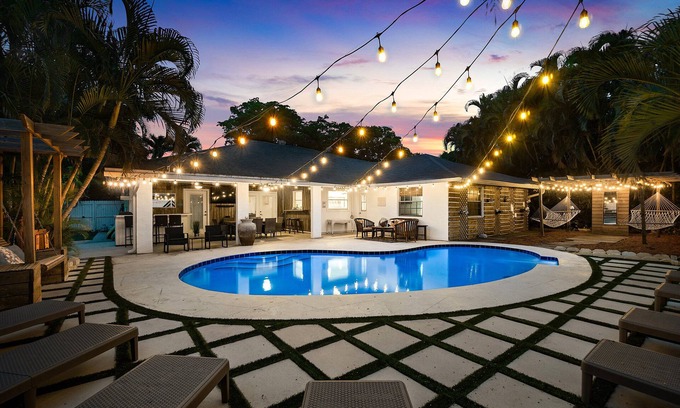 West Palm Beach Casa | Outdoor Paradise: HtdPool Hammocks GmRm MiniGolf