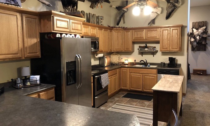 Pierre Casa | Outdoorsman Paradise- 1/2 mile from Lake Oahe