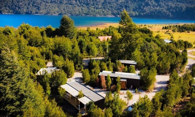 Lenca Cabina | OUTSCAPE | Cabaña en Lago Chapo con Hot Tub