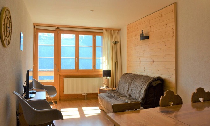 St. Luc Apartamento | Outside : flat for 4 person on the 2nd floor, balcony -Inside : 45 sqm, living room with dining area