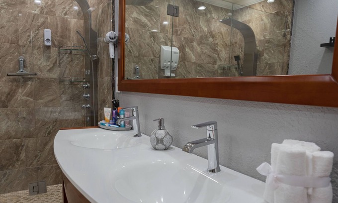 Haverhill Casa | Outside Lovers!3bedr/4bath, completely fence