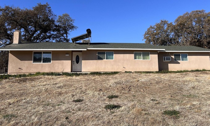 Squaw Valley Otro | Outskirts of Sierra Foothills, 30 minutes from Sequoia National Forest!