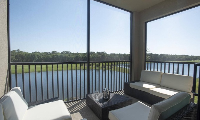 Lakewood Ranch Condominio | Outstanding 2/bed, 2/bath with Lake and Green View