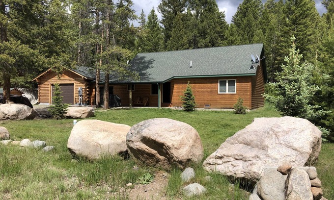 Cody Cabina | Excepcionales minutos de Crandall Cabin de Yellowstone, ¡listos para su aventura!