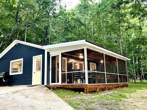 Cadiz Casa | Outstanding Lakefront Cottage with Fire Pit in Cadiz, Kentucky