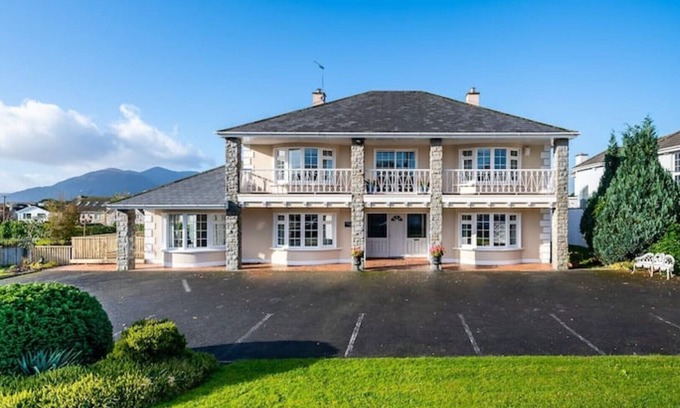 Killarney Casa | Outstanding Luxurious House in Killarney- 5mins walk to Killarney Town Centre