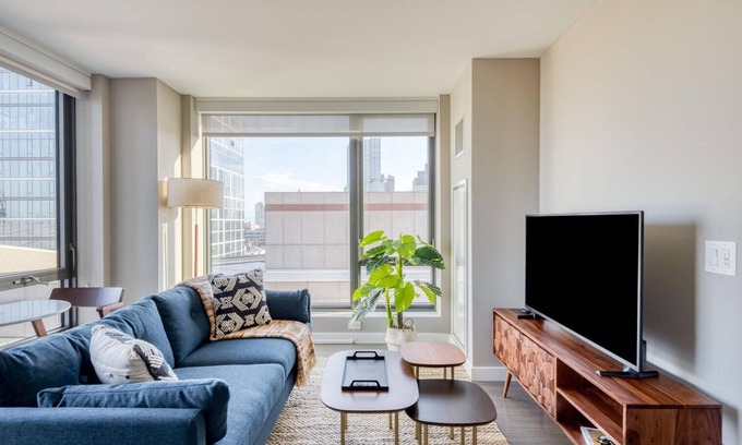 West End Apartamento | Outstanding North Station 1BR w/ Gym, nr Dining & T, by Blueground