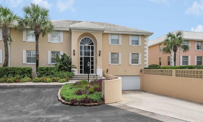 Sawgrass Condominio | Outstanding Oceanfront 3BR/3BA Ground Floor Condo in The Breakers