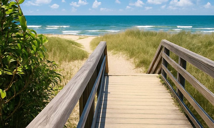Bayview Casa | OV Beach Oasis: The Beach House- A 4 minute walk to the beach !