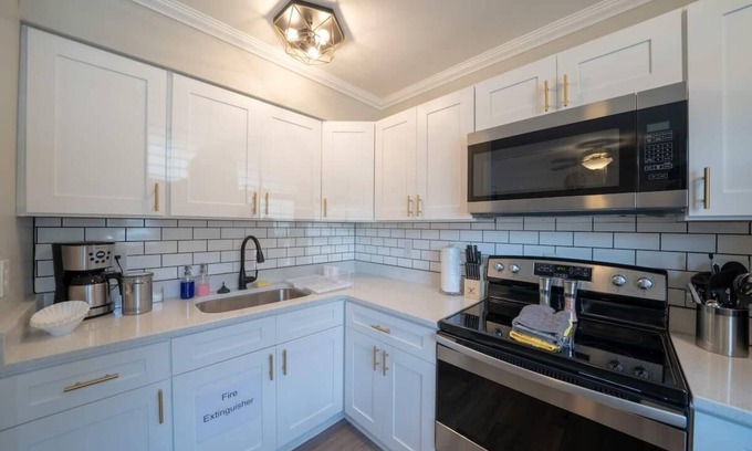 East Ocean View Apartamento | OV Mosaic - Rain Suite
