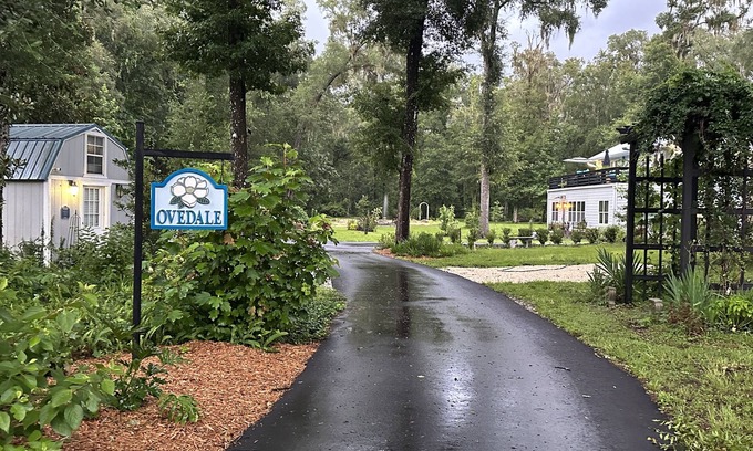Fellowship Cabina | Ovedale Lodge. A cabin on a three acre estate in Horse Country, Ocala