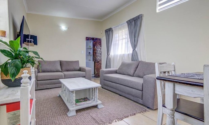 Ekurhuleni Apartamento | Ovendales Self Catering Cottage