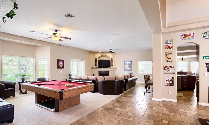Canyon Gate Casa | ¡Más de $ 150,000 en muebles y electrónica!